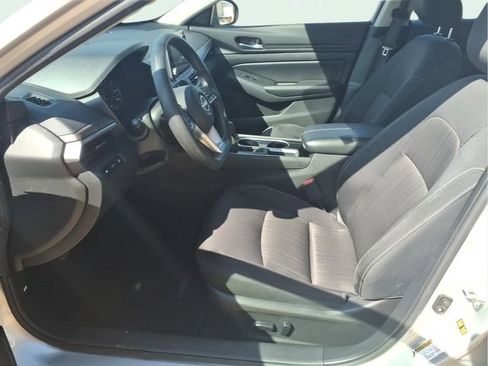 Used 2024 Nissan Altima 2.5 SV FWD image 19