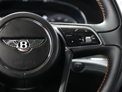 Used 2019 Bentley Bentayga image 26