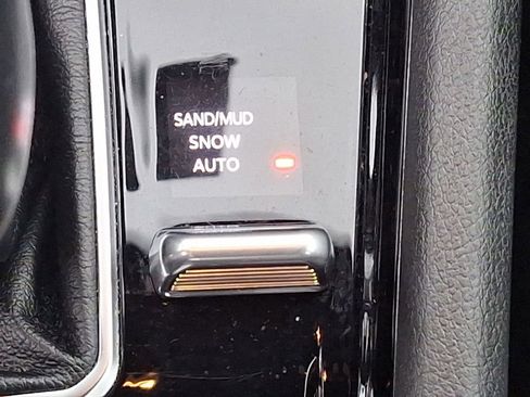 Used 2023 Jeep Compass Limited image 40