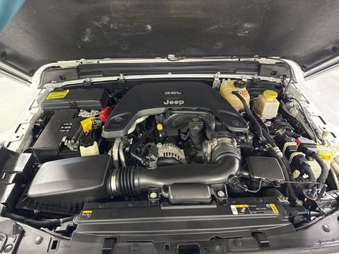 Used 2021 Jeep Gladiator Overland image 9