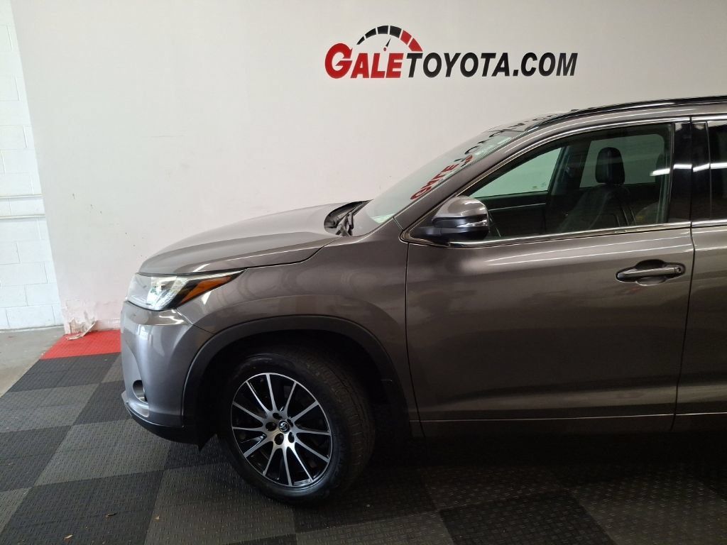 Used 2018 Toyota Highlander SE AWD/4WD image 5
