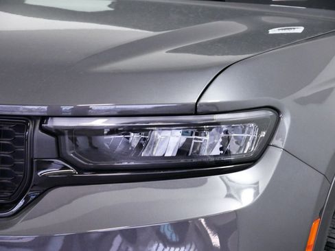 Used 2024 Jeep Grand Cherokee Altitude image 20