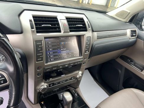 Used 2021 Lexus GX 460 Premium w/ Premium Package image 29