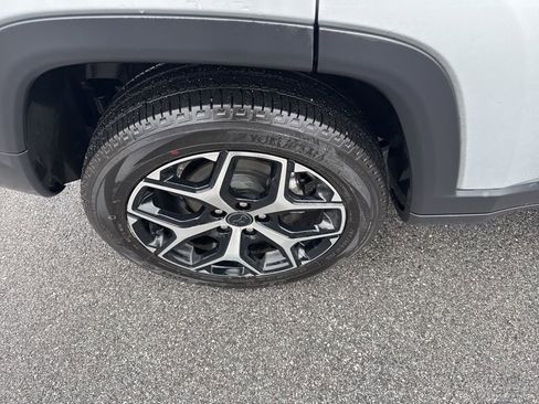 Used 2025 Jeep Compass Limited image 10