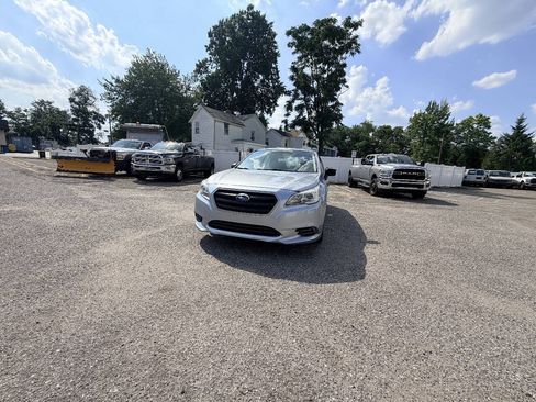Used 2015 Subaru Legacy 2.5i AWD/4WD image 2