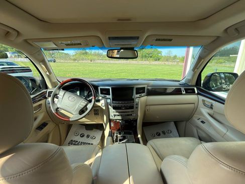 Used 2013 Lexus LX 570 4WD image 24