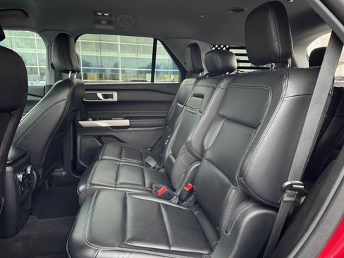 Certified 2021 Ford Explorer XLT w/ Equipment Group 202A image 28