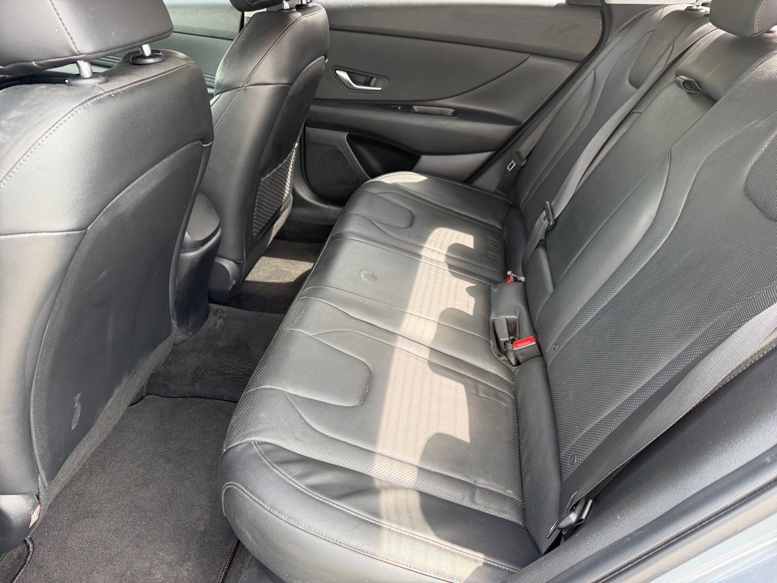 Used 2022 Hyundai Elantra Limited FWD image 14