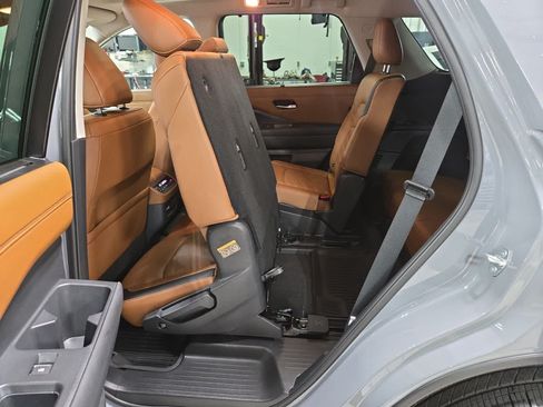 Used 2025 Nissan Pathfinder Platinum w/ Cargo Package AWD/4WD image 21