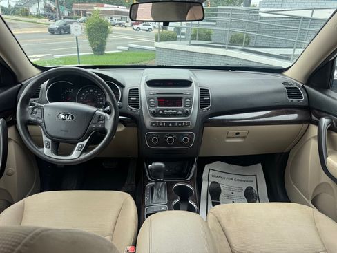 Used 2015 Kia Sorento LX AWD/4WD image 9