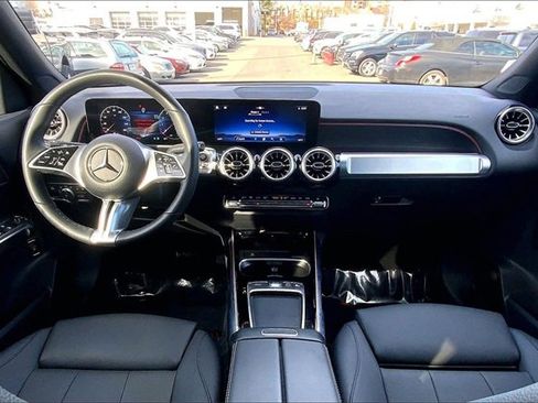 Used 2025 Mercedes-Benz GLB 250 4MATIC image 12