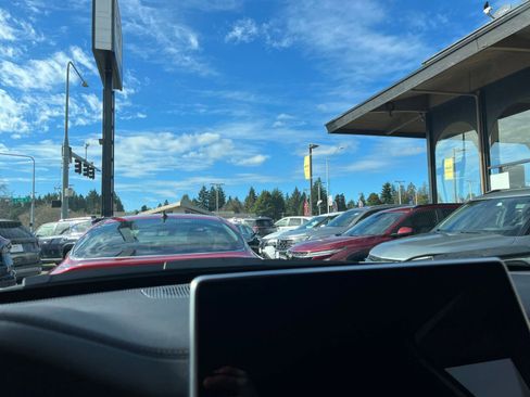 Used 2025 Jeep Compass Limited image 17