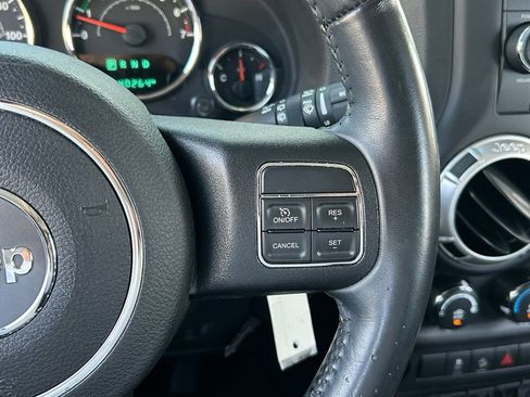 Certified 2017 Jeep Wrangler Unlimited Rubicon w/ Connectivity Group image 33