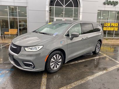 Used 2022 Chrysler Pacifica Touring-L
