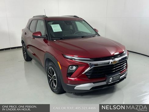 Used 2024 Chevrolet TrailBlazer LT w/ Driver Confidence Package FWD image 3