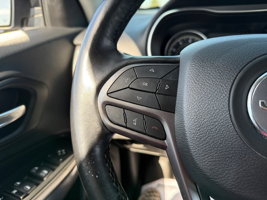 Used 2021 Jeep Cherokee Latitude Plus AWD/4WD image 15