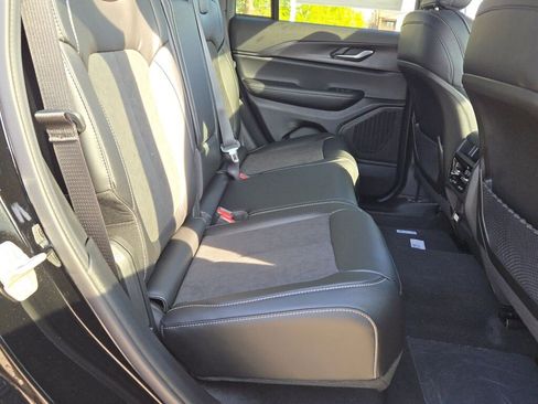 New 2025 Jeep Grand Cherokee Altitude image 10