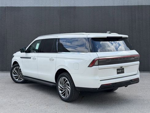 New 2026 Lincoln Navigator L Premier AWD/4WD image 5