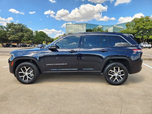 Used 2024 Jeep Grand Cherokee Limited AWD/4WD image 3