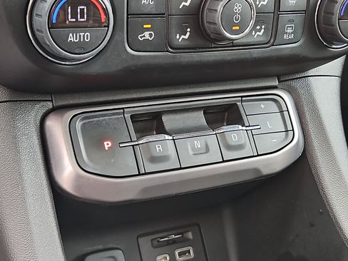 Used 2022 GMC Acadia AT4 AWD/4WD image 15
