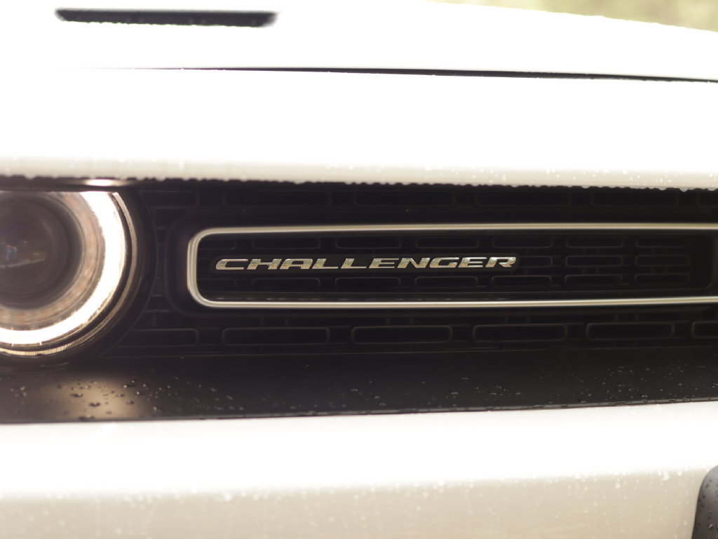 Used 2016 Dodge Challenger SXT RWD image 27