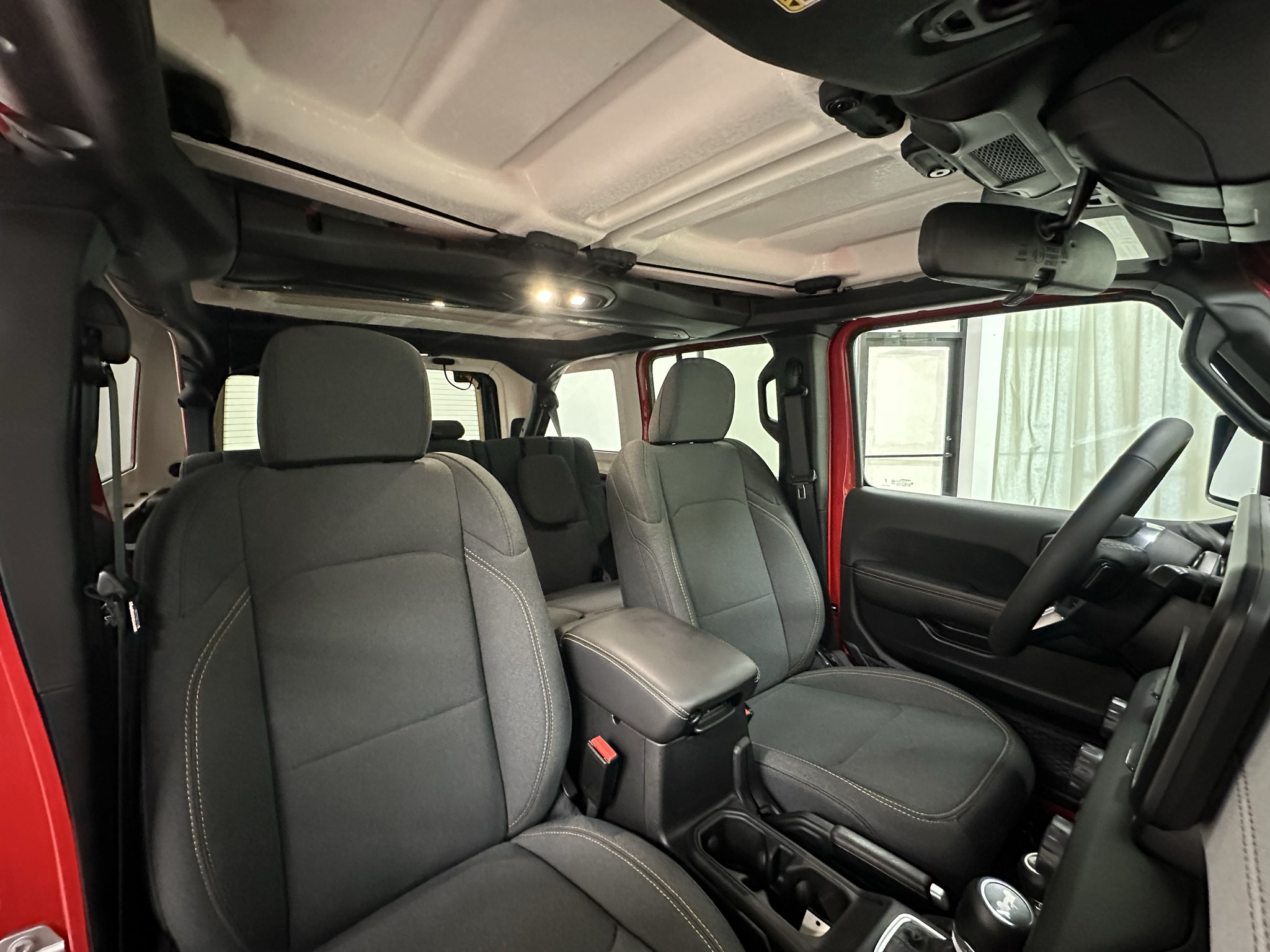 Used 2025 Jeep Wrangler Unlimited Sahara AWD/4WD image 21