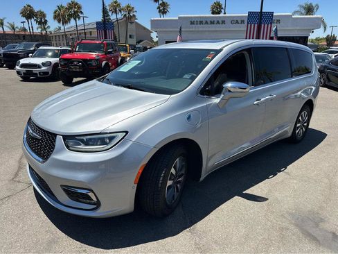 Used 2022 Chrysler Pacifica Limited image 11