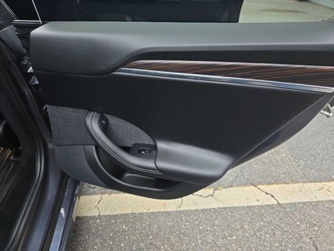 Used 2021 Tesla Model S Plaid image 18