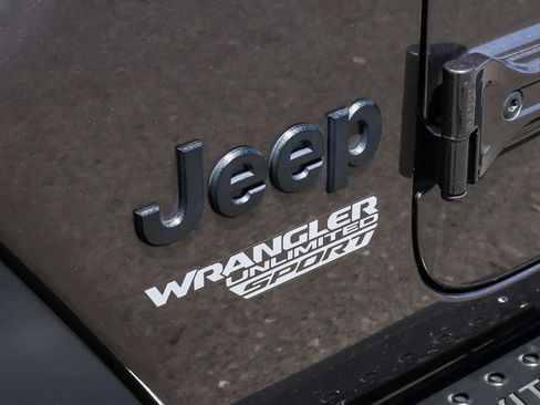 Used 2021 Jeep Wrangler Unlimited Sport AWD/4WD image 17