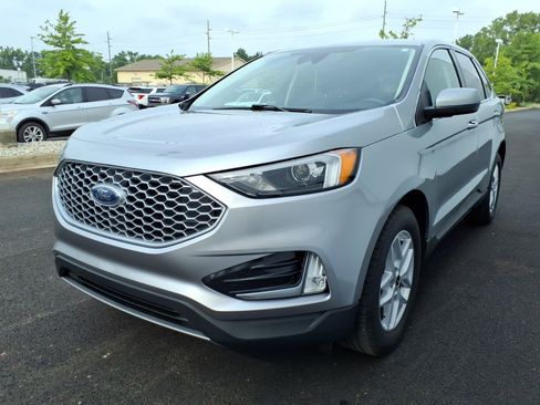 Certified 2024 Ford Edge SEL w/ Convenience Package AWD/4WD image 3