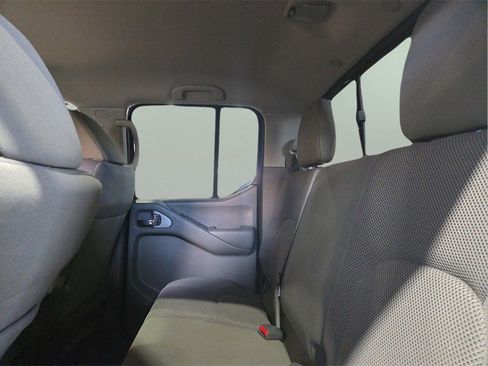 Used 2019 Nissan Frontier SV image 14