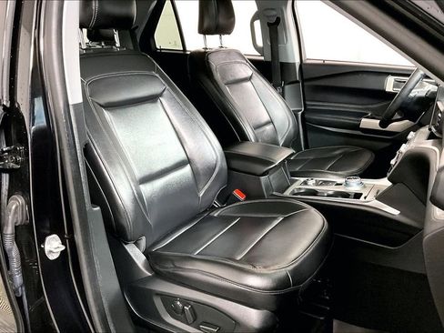 Used 2023 Ford Explorer XLT w/ Equipment Group 202A image 7