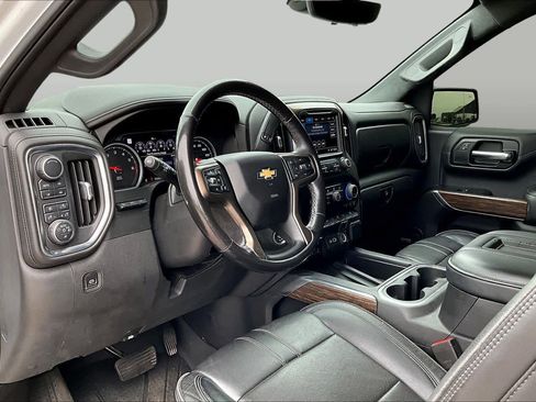 Used 2019 Chevrolet Silverado 1500 High Country w/ Technology Package AWD/4WD image 17