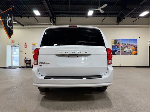 Used 2018 Dodge Grand Caravan SE w/ UConnect Hands-Free Group image 6