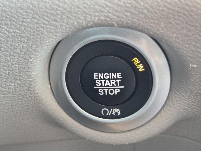 Certified 2023 Chrysler Pacifica Touring-L FWD image 30