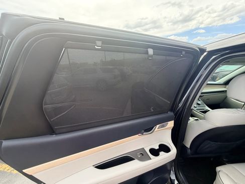 Used 2023 Hyundai Palisade Limited w/ Winter Package image 23