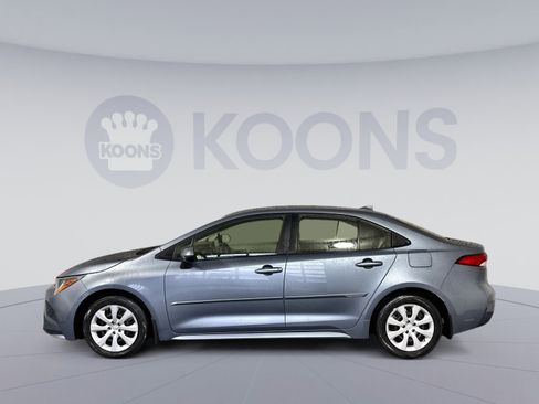 Used 2022 Toyota Corolla LE image 2