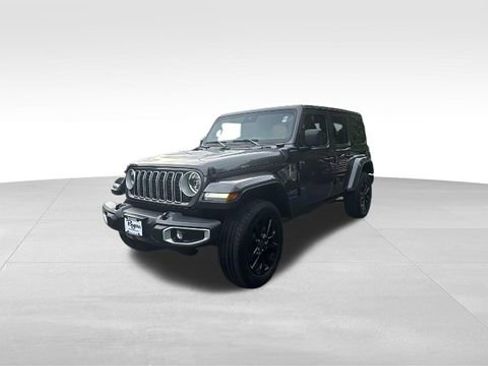 Used 2025 Jeep Wrangler Unlimited Sahara w/ Safety Group AWD/4WD image 3