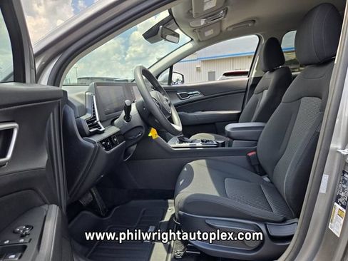 Used 2024 Kia Sportage LX FWD image 9