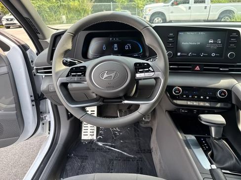 New 2025 Hyundai Elantra Sport FWD image 16