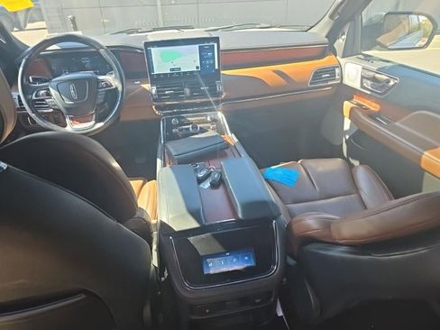 Used 2022 Lincoln Navigator Reserve AWD/4WD image 7