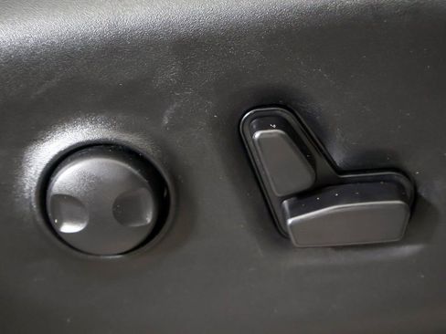 Used 2024 Chrysler Pacifica Limited FWD image 38