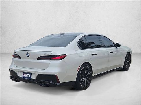 Used 2025 BMW 760i xDrive w/ Executive Package AWD/4WD image 5