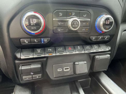 Used 2022 GMC Sierra 2500 AT4 w/ AT4 Preferred Package AWD/4WD image 24