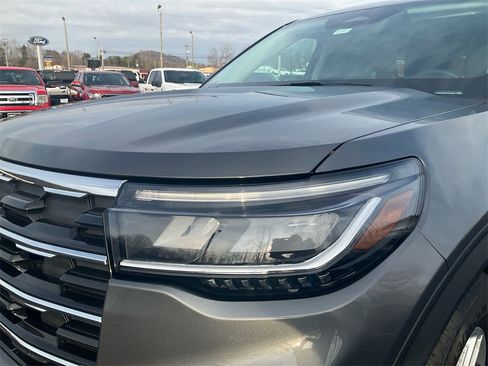 New 2026 Ford Explorer Active w/ Active Comfort Package image 9