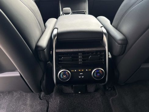 Certified 2025 Land Rover Range Rover SE AWD/4WD image 17