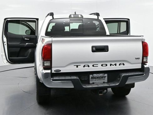 Used 2018 Toyota Tacoma TRD Off-Road AWD/4WD image 40