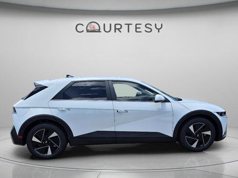 New 2026 Hyundai Ioniq 5 SEL RWD image 6