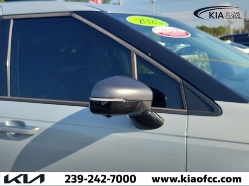 Certified 2025 Kia Carnival SX Prestige FWD image 8