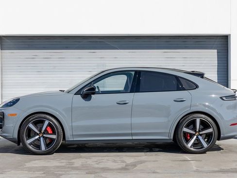 Certified 2025 Porsche Cayenne GTS image 2